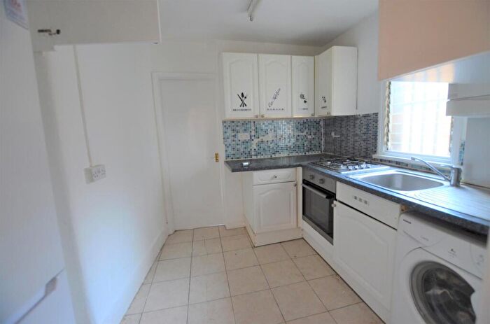 2 Bedroom Flat To Rent In London, N18