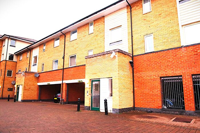 2 Bedroom Flat For Sale In Enfield, EN1