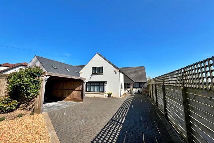 4 Bedroom Detached House For Sale In Lytchett Matravers, BH16