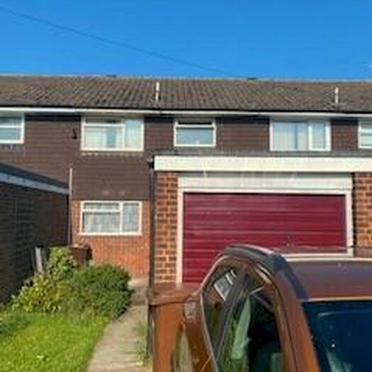 3 Bedroom Property To Rent In Rainham, ME8
