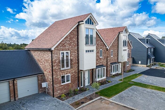 4 Bedroom Detached House For Sale In Kingfisher, The Chimes, Broxbourne, Essex, EN10