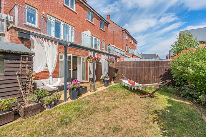 4 Bedroom Semi-Detached House For Sale In Hardwick Hill, Banbury, OX16