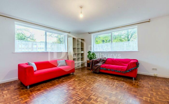 2 Bedroom Apartment To Rent In Waverley Road, Crouch End, London, N8