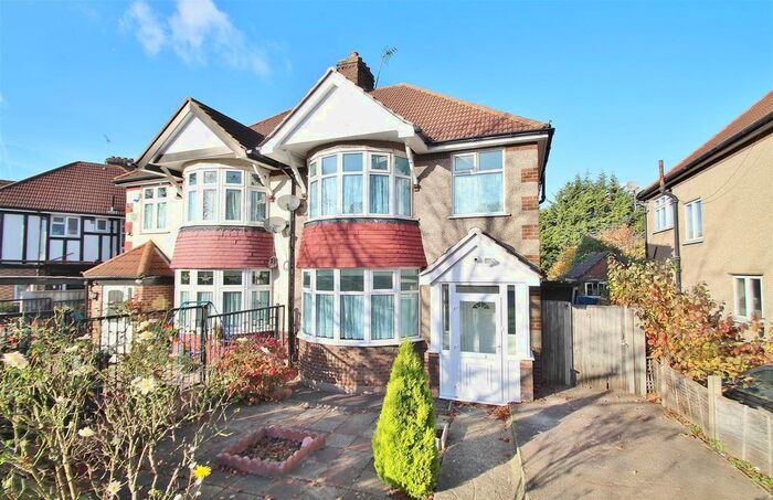 3 Bedroom Property To Rent In Great West Road, Hounslow TW5