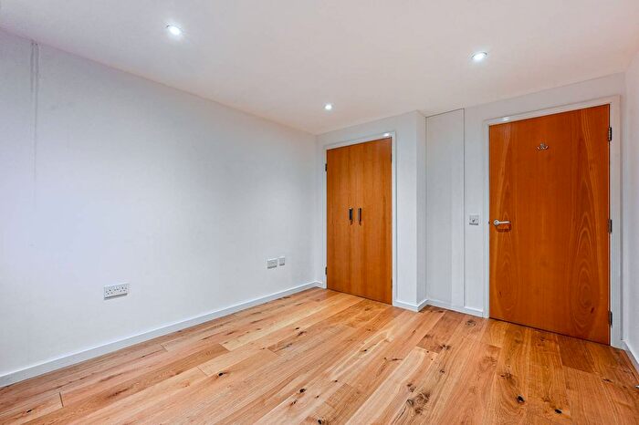 2 Bedroom Flat To Rent In Hallard House, Imperial Wharf, London, SW6
