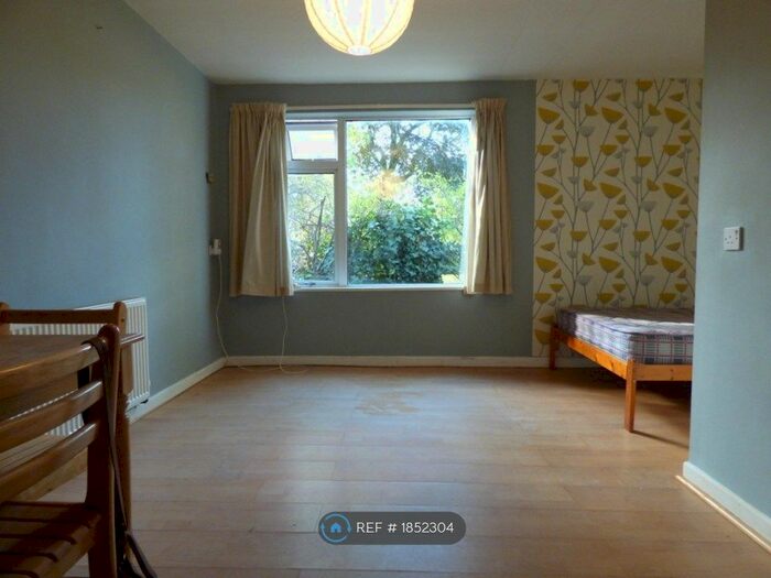 1 Bedroom Bungalow To Rent In Oborne Close, London, SE24