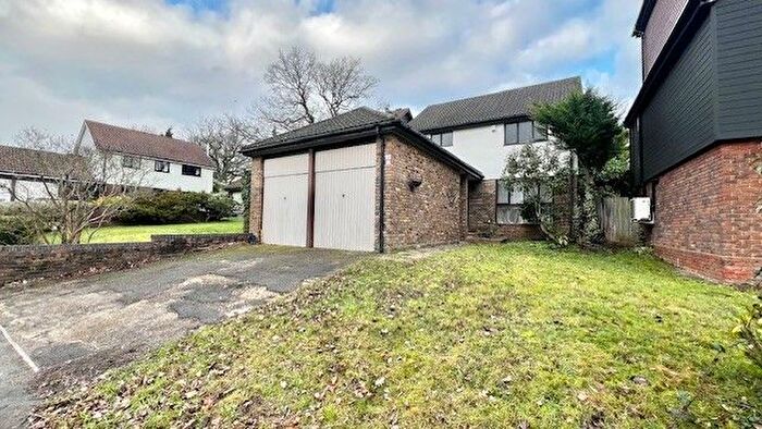 4 Bedroom Property To Rent In Kynance Close, Romford, RM3