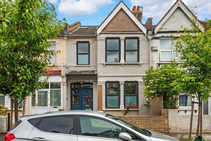 4 Bedroom Semi-Detached House To Rent In Southcote Road, Woodside, Croydon, SE25