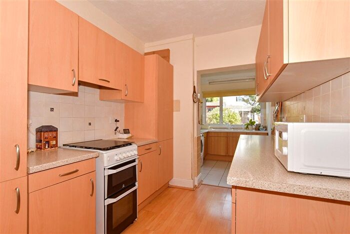 3 Bedroom Terraced House For Sale In Pinnocks Avenue, Gravesend, Kent, DA11