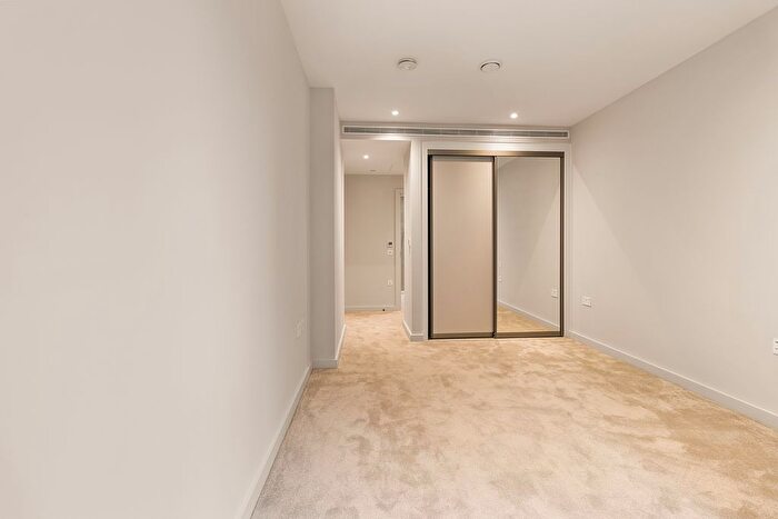 1 Bedroom Flat To Rent In Nine Elms Lane, London, SW11