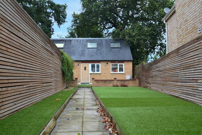 3 Bedroom Detached House To Rent In Heather Road, London, SE12