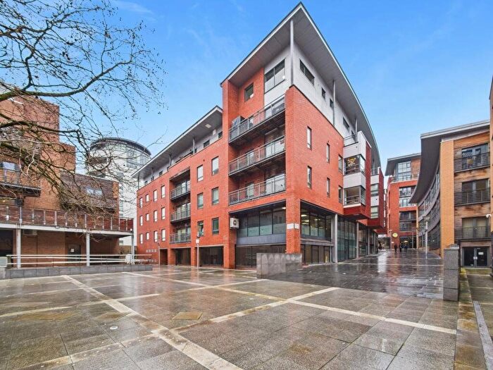 2 Bedroom Flat For Sale In Madison Square, Liverpool, Merseyside, L1