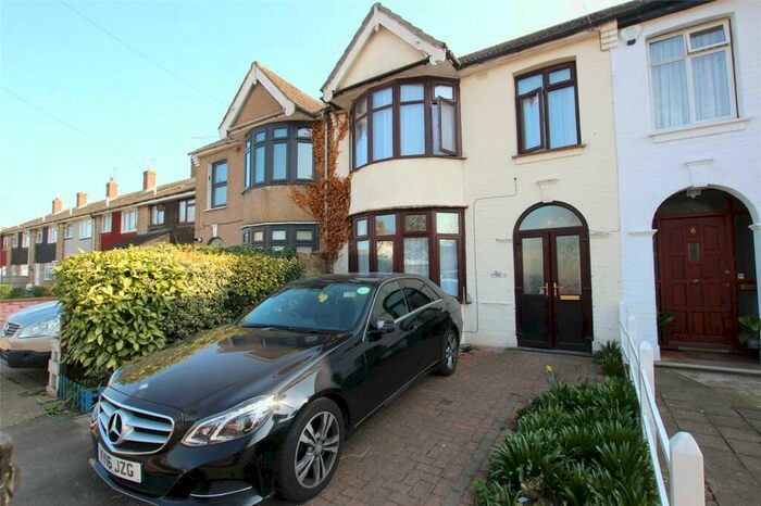 3 Bedroom House To Rent In Arterial Avenue, Rainham, RM13