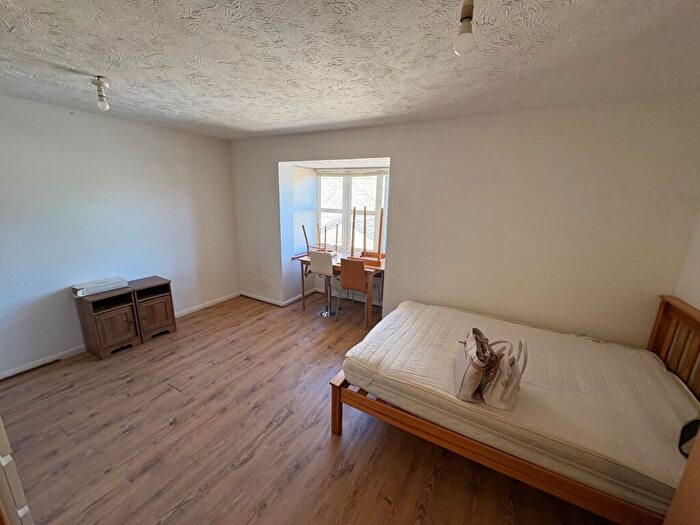 Studio To Rent In Kingfisher Way, Brent, London, NW10