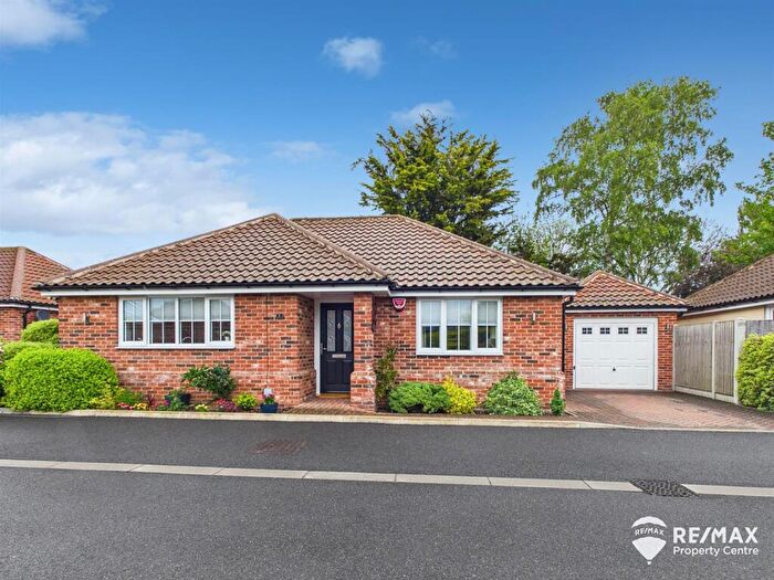2 Bedroom Detached Bungalow For Sale In Fronks Gardens, Harwich, CO12