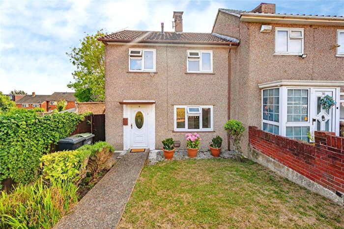 2 Bedroom End Of Terrace House For Sale In Raglan Close, Luton, Bedfordshire, LU4
