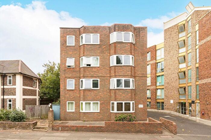 1 Bedroom Flat For Sale In Denmark Road, Kingston Upon Thames, KT1