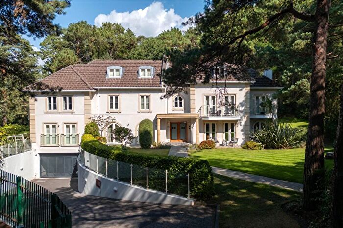 2 Bedroom Apartment For Sale In Lilliput Road, Poole, Dorset, BH14