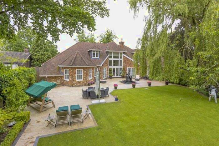 4 Bedroom House To Rent In Rowley Green Road, Arkley, Hertfordshire, EN5