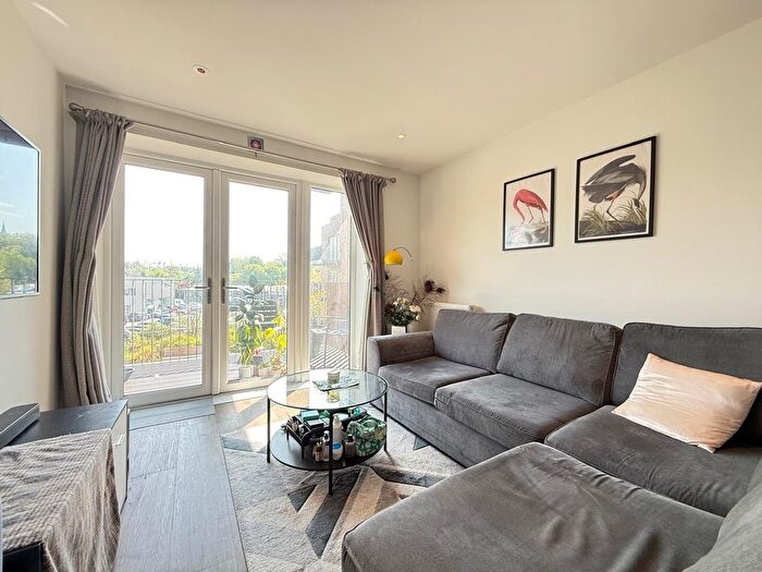 2 Bedroom Flat To Rent In Frogmore Avenue, Watford, WD17