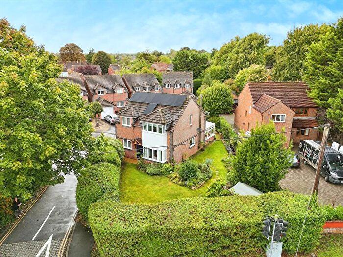 4 Bedroom Detached House For Sale In May Tree Close, Bicester, OX26