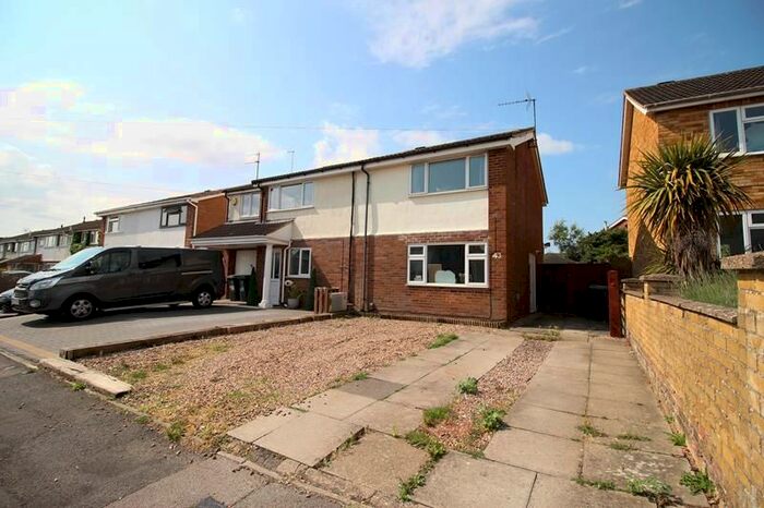 3 Bedroom Semi-Detached House To Rent In Whitefriars, Rushden, NN10