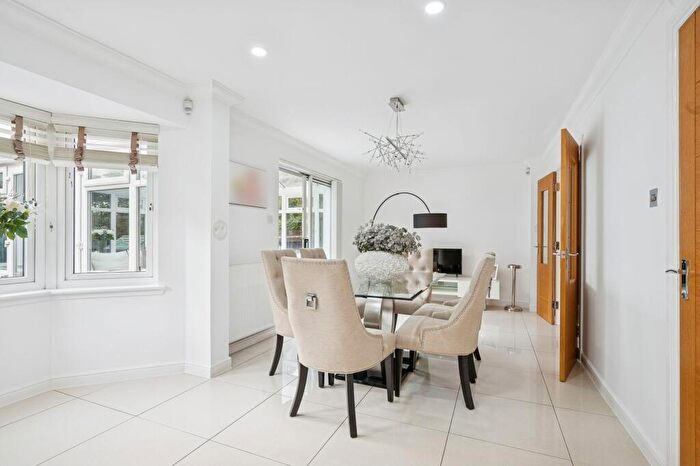 6 Bedroom Detached House For Sale In Maplewood Park, Livingston, EH54