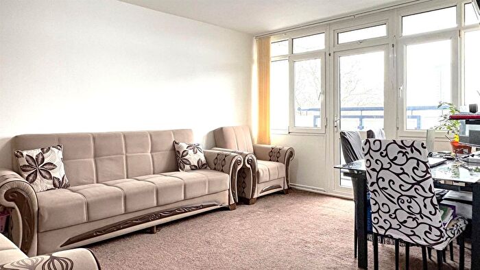 2 Bedroom Flat For Sale In Canning Town, London, E16