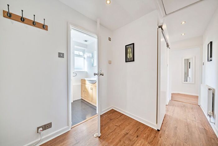 3 Bedroom Flat To Rent In Rydens Road, Walton-On-Thames, KT12
