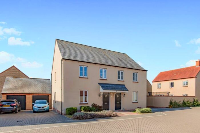 3 Bedroom Semi-Detached House To Rent In Plumpton Road, Bicester, OX26