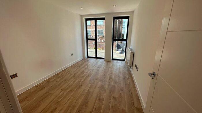 1 Bedroom Flat To Rent In High Street, Hounslow, TW3