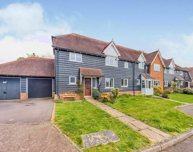 3 Bedroom End Of Terrace House For Sale In Peppersgate, Lower Beeding, RH13