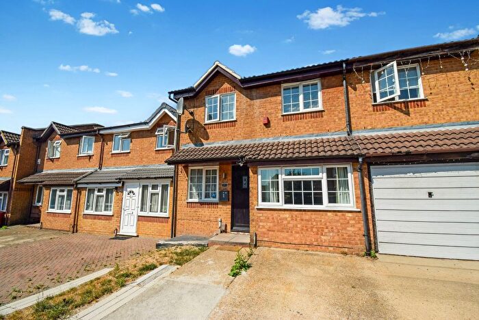 3 Bedroom Terraced House For Sale In Lowestoft Drive, Slough, Berkshire, SL1