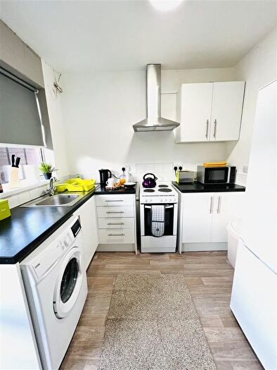 3 Bedroom Flat To Rent In Nuthall Road, Aspley, Nottingham, NG8