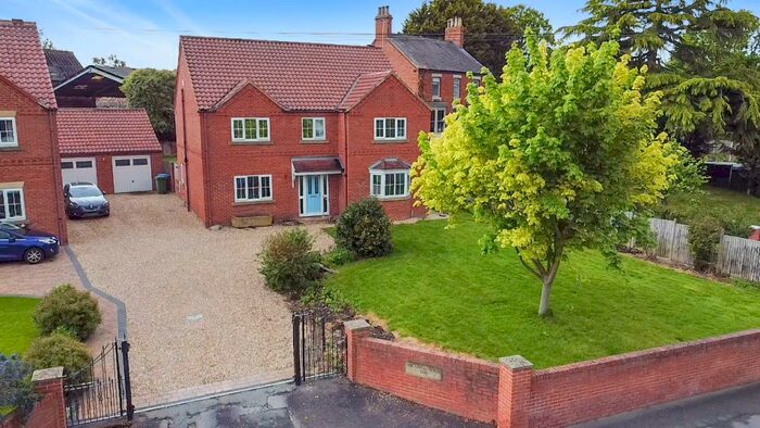 4 Bedroom Detached House To Rent In High Street, Retford, DN22