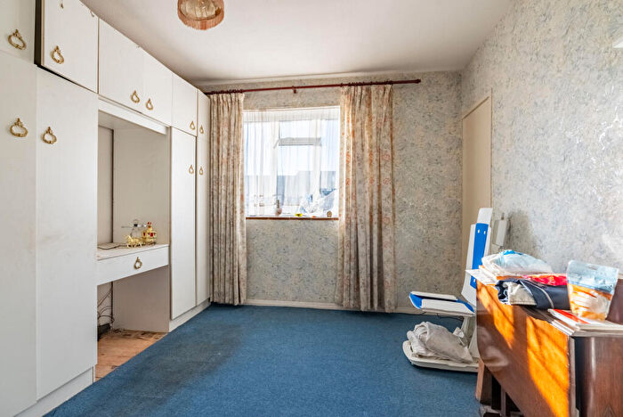 3 Bedroom End Of Terrace House For Sale In Pemberton Close, St. Albans, Hertfordshire, AL1