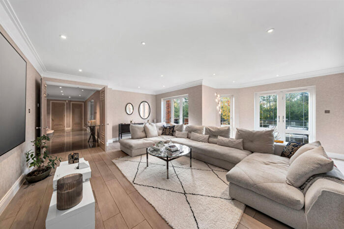 4 Bedroom House To Rent In Ravenscroft Road, St Georges Hill, Surrey, KT13