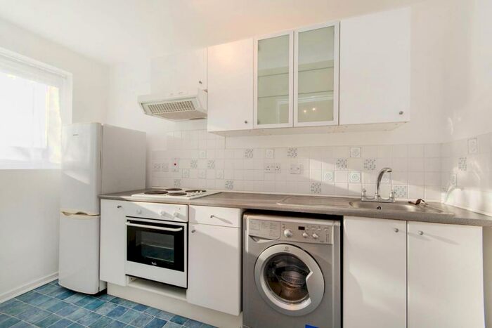 1 Bedroom Flat To Rent In Tidenham Gardens, East Croydon, Croydon, CR0