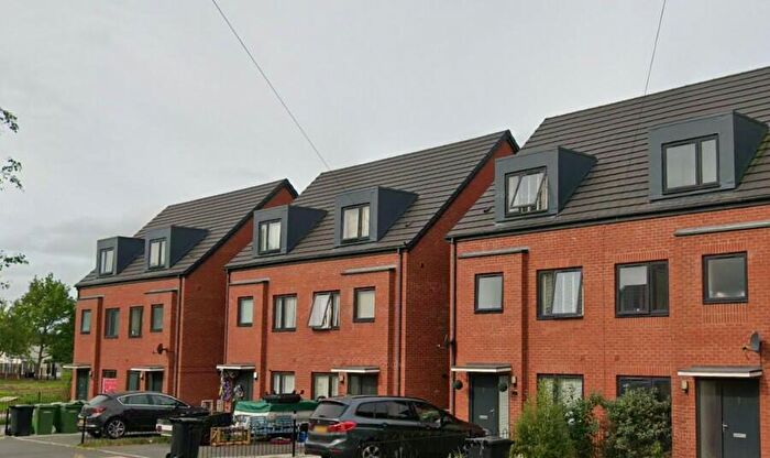 4 Bedroom Semi-Detached House To Rent In Packfield Way, Beechwood, Wirral, CH43