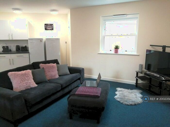 5 Bedroom Flat To Rent In Moss Yard, Leamington Spa, CV31