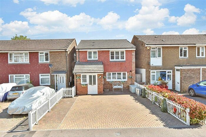 3 Bedroom Detached House For Sale In Clandon Road, Lords Wood, Chatham, Kent, ME5