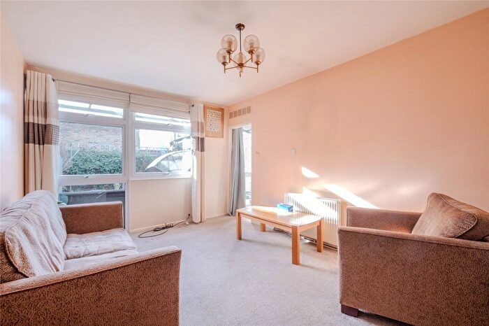 3 Bedroom Bungalow For Sale In Barker Walk, London, SW16