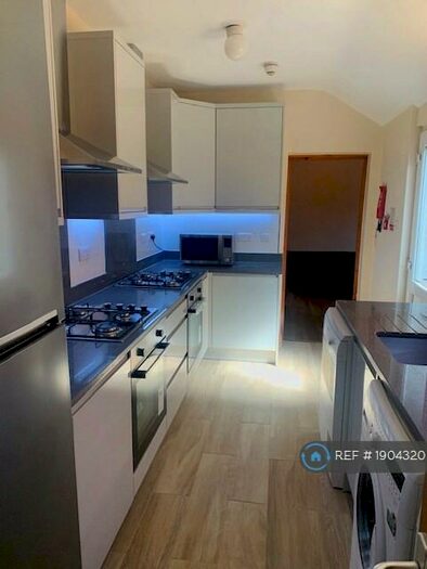7 Bedroom End Of Terrace House To Rent In Southampton Street, Reading, RG1