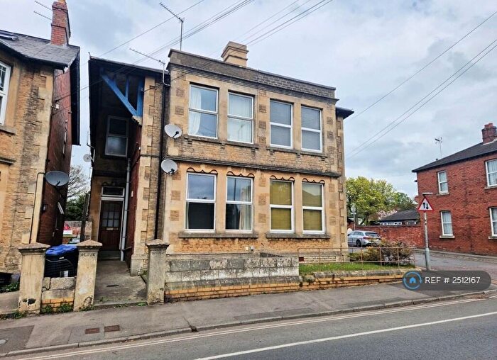 1 Bedroom Flat To Rent In Park Lane, Chippenham, SN15