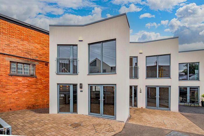 2 Bedroom Property To Rent In High Street, Llandaff, Cardiff, CF5