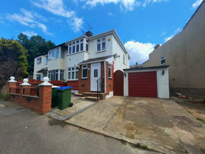 3 Bedroom Semi-Detached House To Rent In Sandcliff Road, Erith, DA8