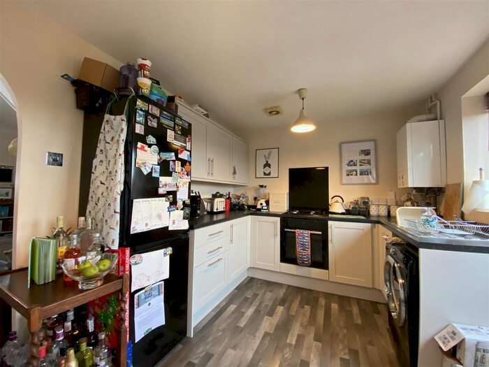 2 Bedroom End Of Terrace House To Rent In Surrey Drive, Kingswinford, DY6