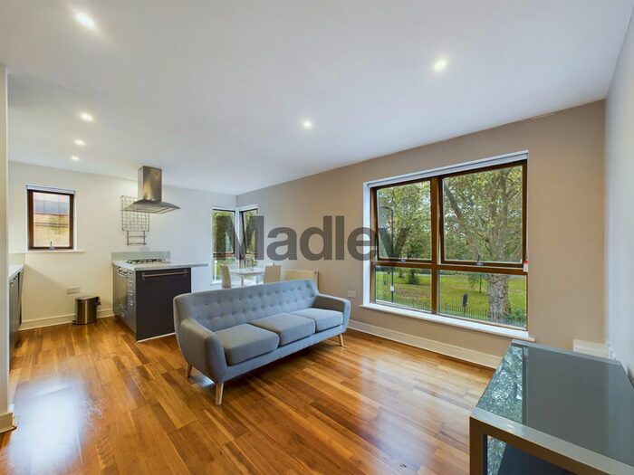 2 Bedroom Flat To Rent In Hithe Grove, London, SE16