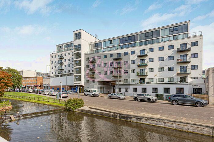 1 Bedroom Flat To Rent In Swan Court, Waterhouse Street, Hemel Hempstead, Hertfordshire, HP1