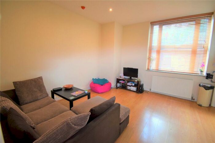 2 Bedroom Flat To Rent In High Street, London, N8